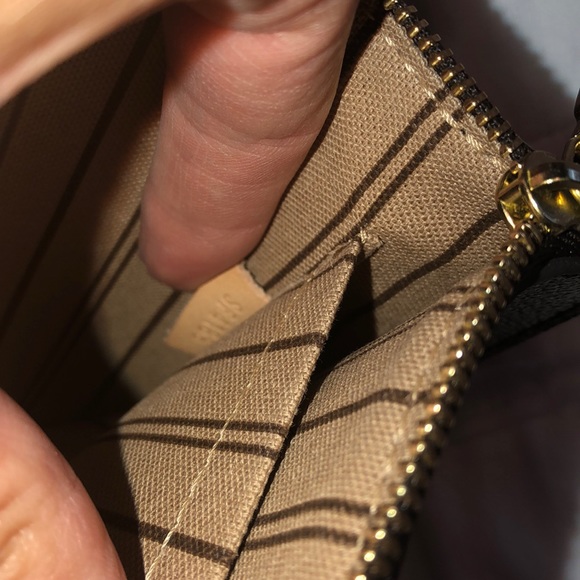 Louie Vuitton Neverfull MM Pochette - Picture 3 of 8